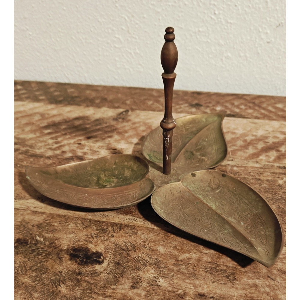 Vintage  Brass Engraved Leaf Shape Handcrafted‎ Dry Fruit Bowl, Nice Patina